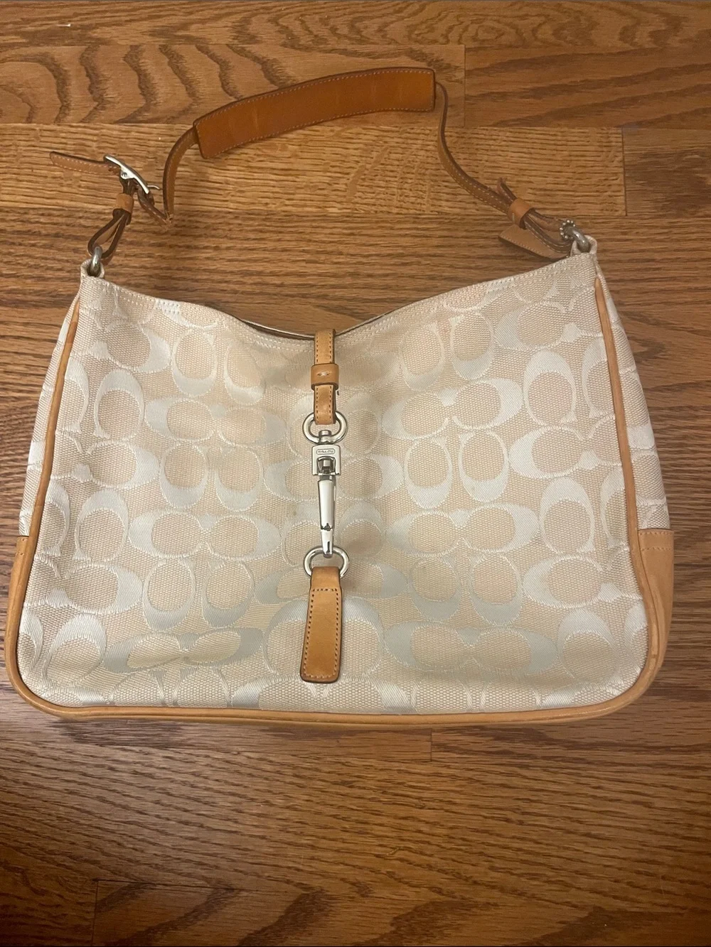 Coach Hamptons Signature Clip Hobo Bag 6091 Fair condition